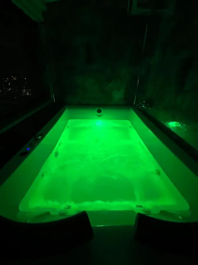 **  Class Hotel Bosphorus With Jacuzzi Istanbul Turkey